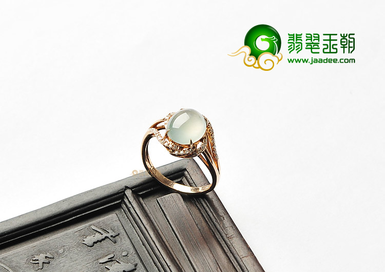 冰种淡晴水镶玫瑰金钻石戒指