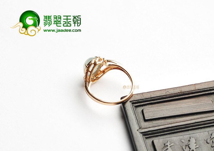 冰种淡晴水镶玫瑰金钻石戒指
