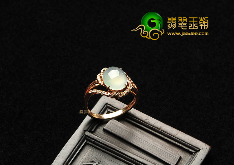冰种淡晴水镶玫瑰金钻石戒指