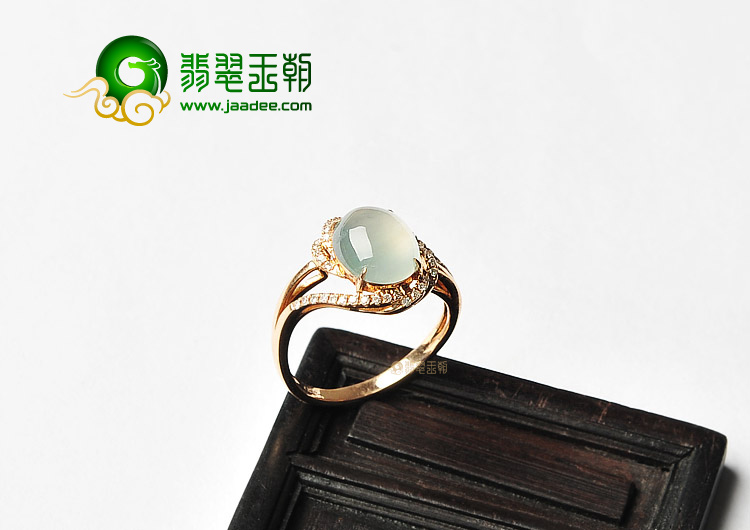 冰种淡晴水镶玫瑰金钻石戒指