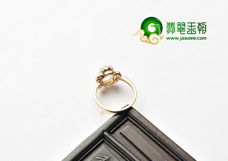 冰种白色镶玫瑰金钻石戒指