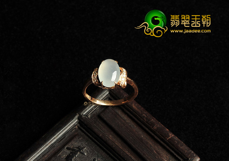 冰种白色镶玫瑰金钻石戒指
