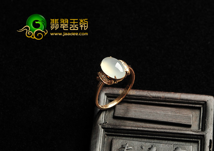 冰种白色镶玫瑰金钻石戒指