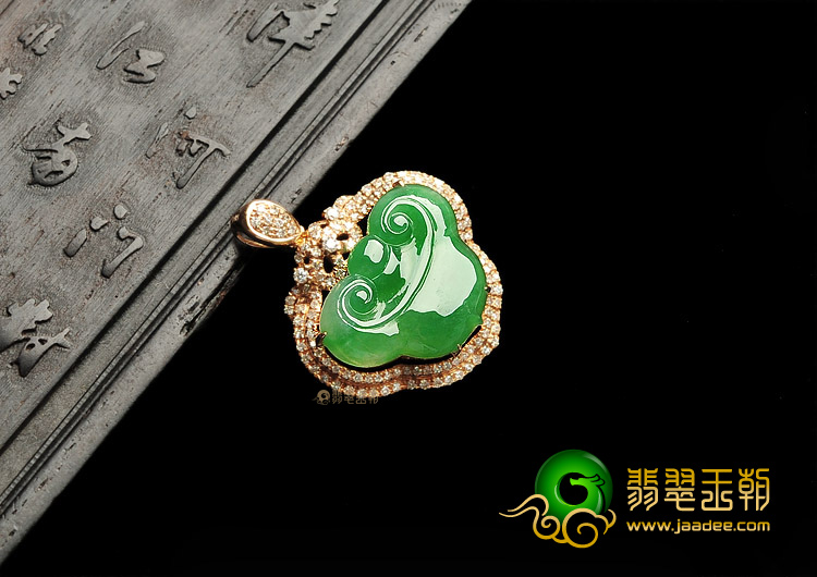 冰种翠色镶玫瑰金钻石如意胸坠