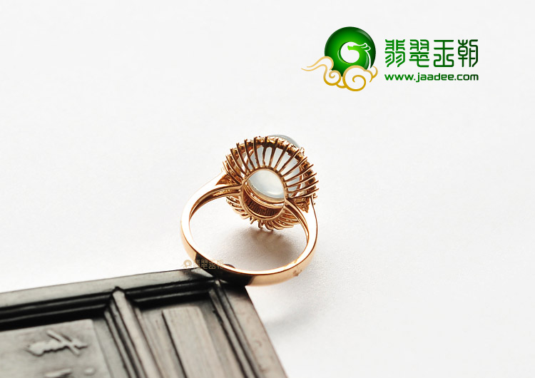 冰玻种淡晴水镶玫瑰金钻石戒指