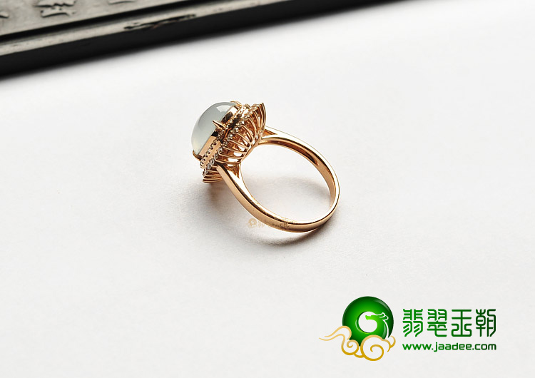 冰玻种淡晴水镶玫瑰金钻石戒指