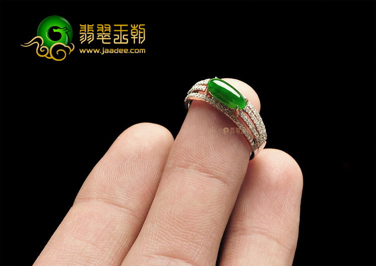 冰种浓绿镶白金钻石戒指