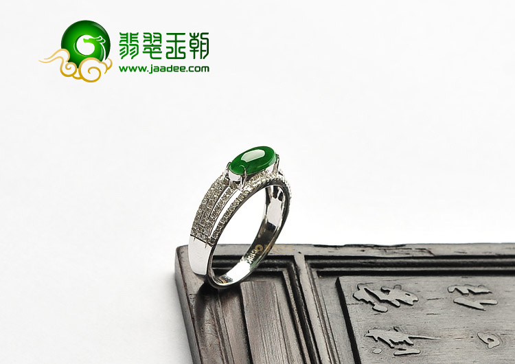 冰种浓绿镶白金钻石戒指