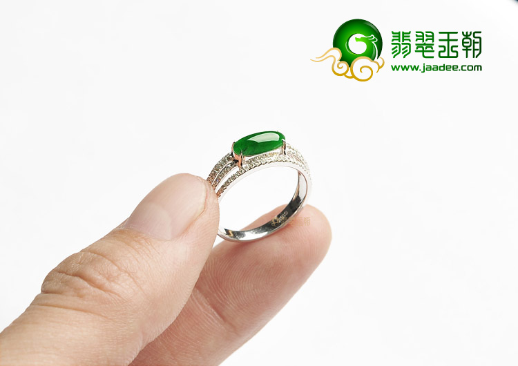冰种浓绿镶白金钻石戒指