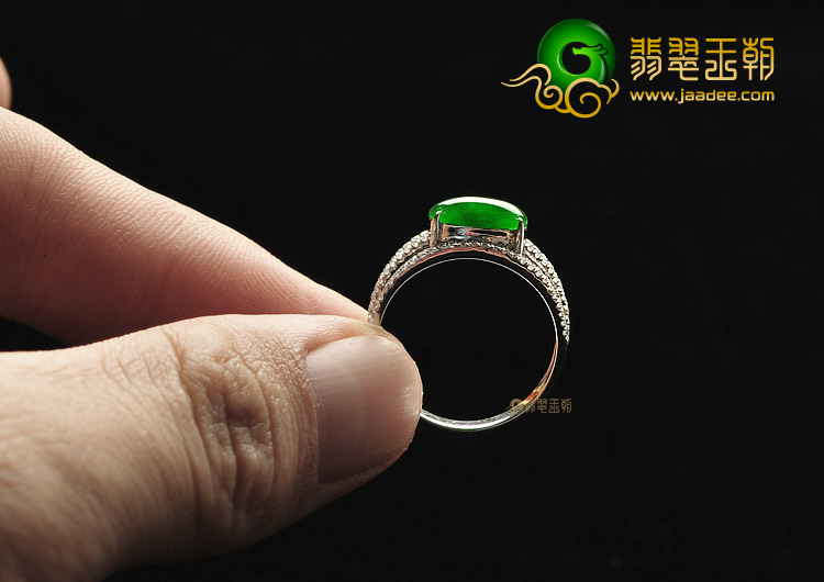 冰种浓绿镶白金钻石戒指