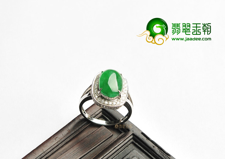 冰种阳绿镶白金钻石戒指