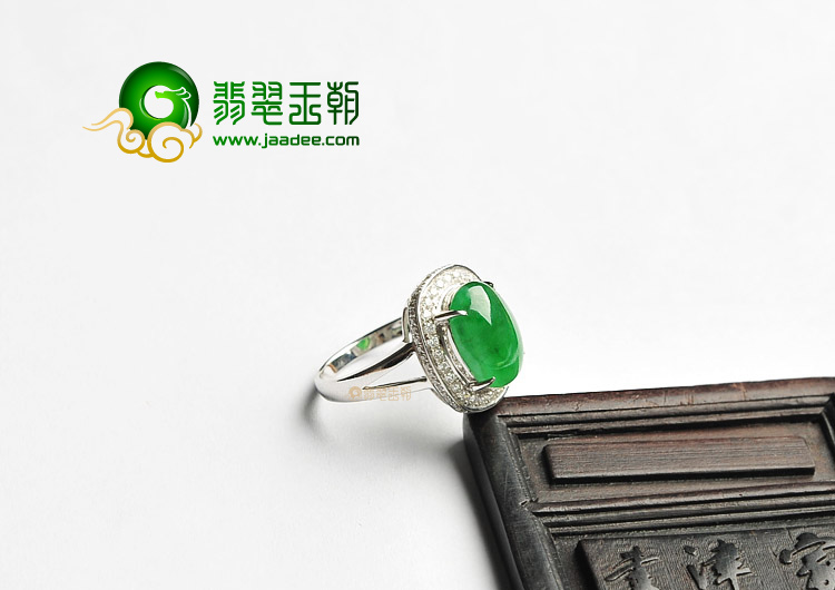 冰种阳绿镶白金钻石戒指