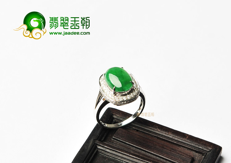 冰种阳绿镶白金钻石戒指