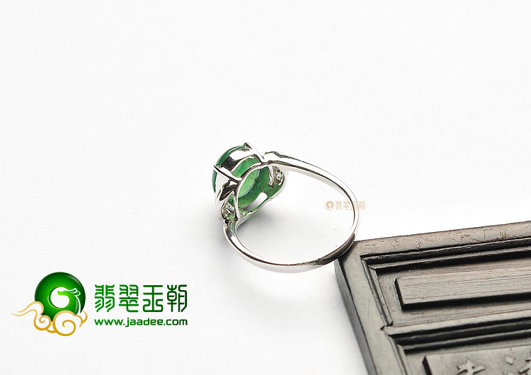 冰种蓝绿镶白金钻石戒指