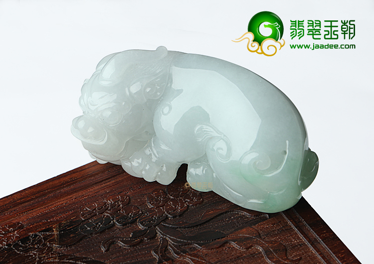 （超值推荐）糯冰种晴水略飘翠貔貅手玩件