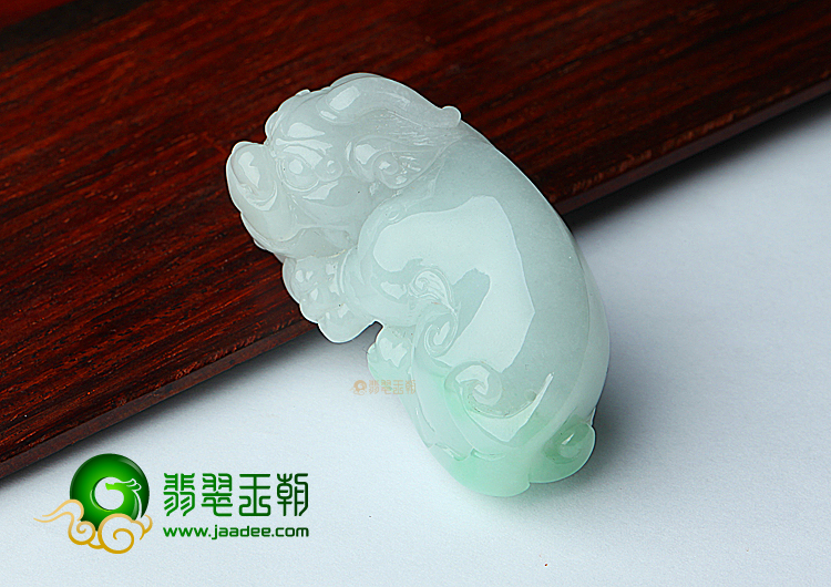（超值推荐）糯冰种晴水略飘翠貔貅手玩件