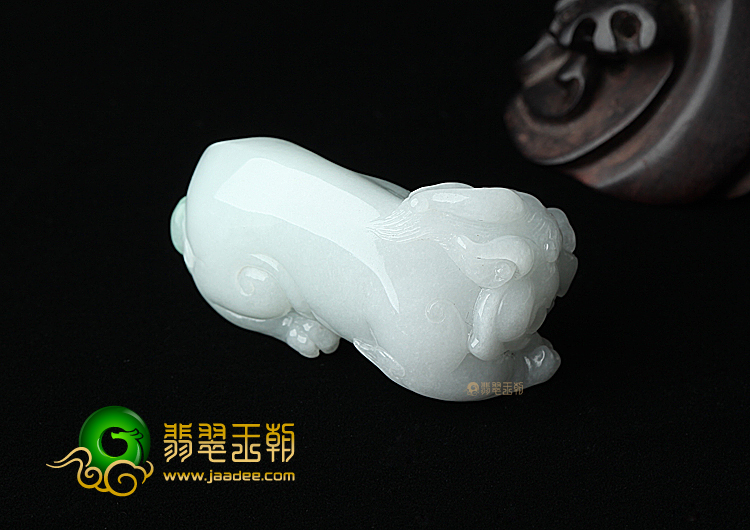 （超值推荐）糯冰种晴水略飘翠貔貅手玩件