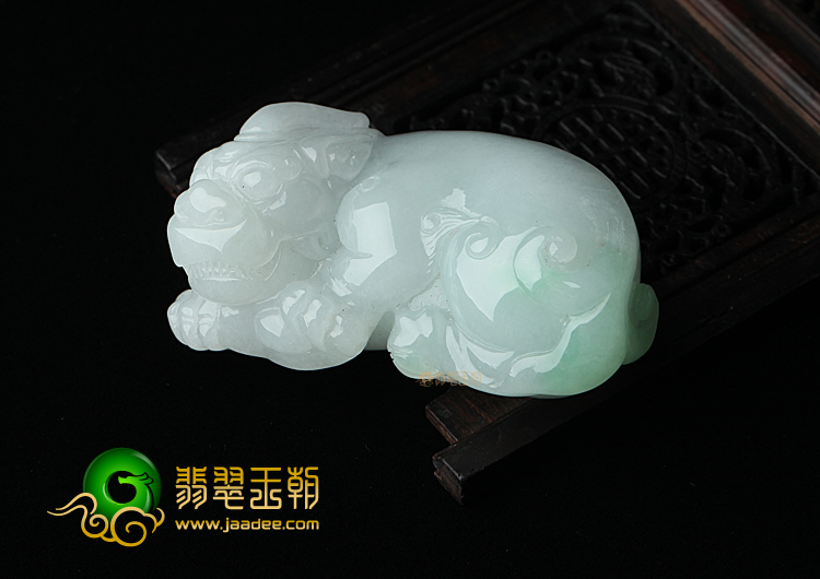 （超值推荐）糯冰种晴水略飘翠貔貅手玩件