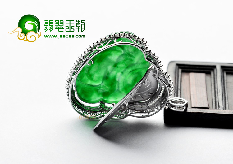 (超值推荐)冰种正阳绿镶白金玉佛胸坠(真钻)