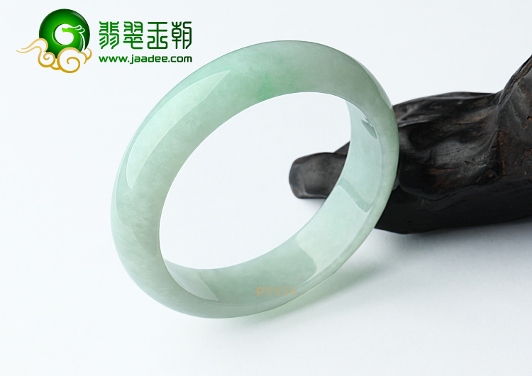 (超值推荐)糯冰种飘翠手镯（59.1mm）