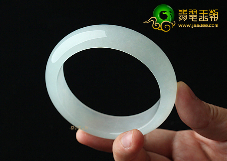 糯冰种淡晴水手镯（57.8mm）