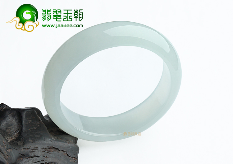 糯冰种淡晴水手镯（57.8mm）