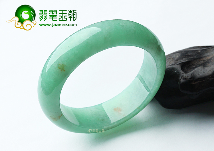 糯冰种豆色飘黄翡手镯（58.3mm）