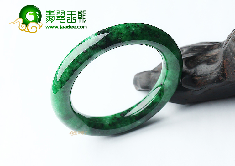 (超值推荐)糯冰种癣加绿圆条手镯（55.1mm）