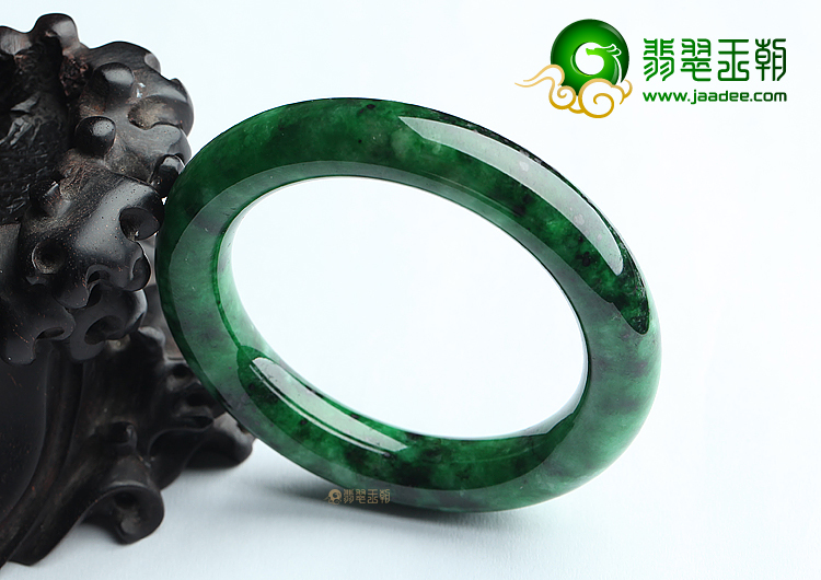 (超值推荐)糯冰种癣加绿圆条手镯（55.1mm）