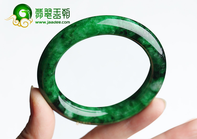 (超值推荐)糯冰种癣加绿圆条手镯（55.1mm）