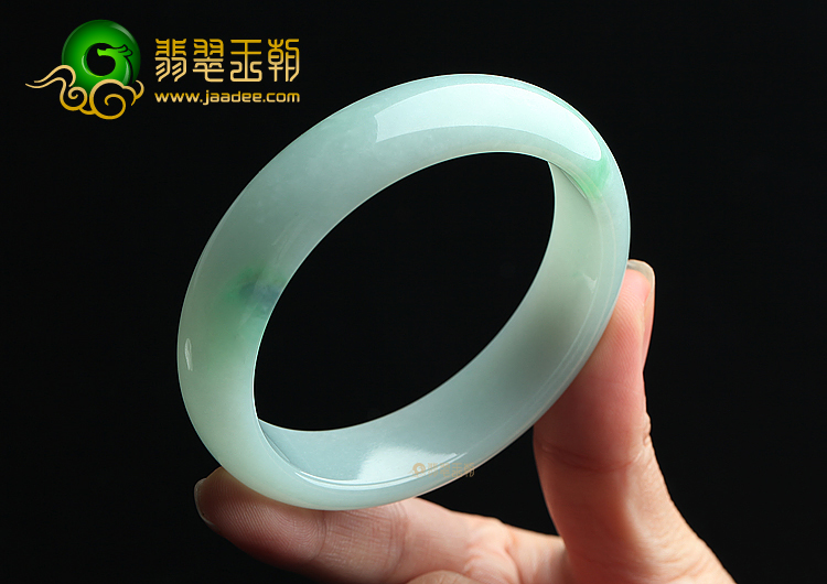 (超值推荐)糯冰种晴水略飘翠手镯（56.5mm）