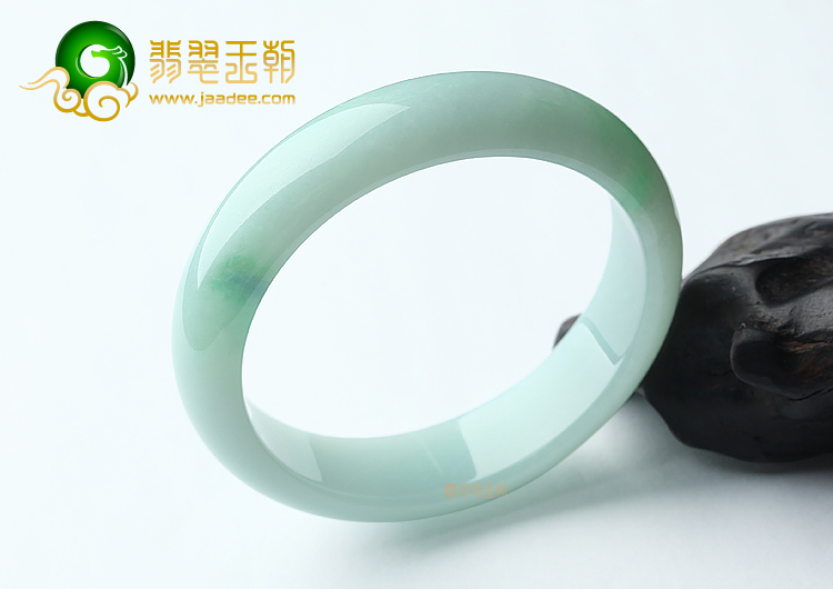(超值推荐)糯冰种晴水略飘翠手镯（56.5mm）