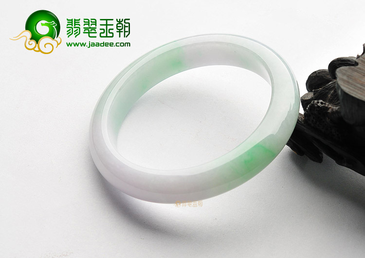 (超值推荐)糯冰种春带彩手镯(57.5mm)