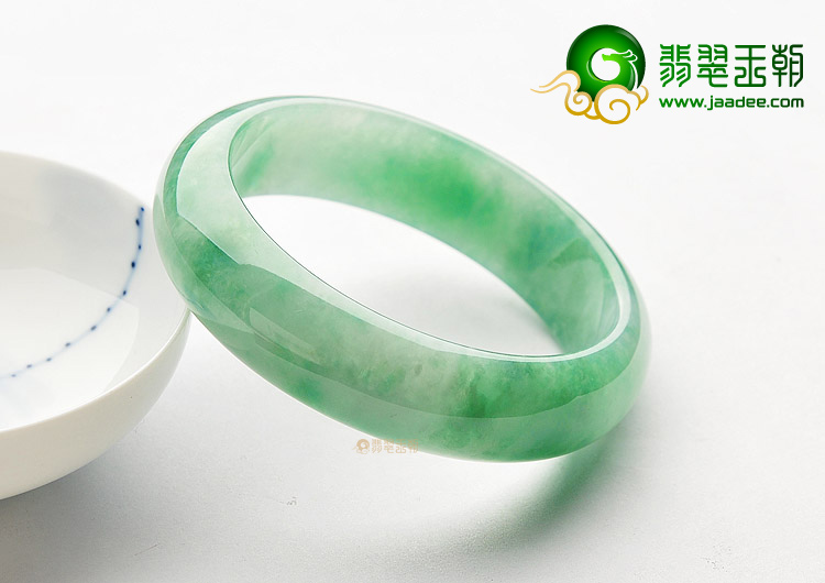 糯冰种翠色手镯(59mm)