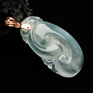 冰种淡晴水如意挂件