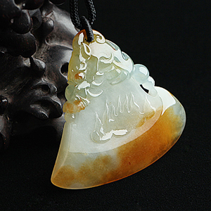 糯冰种晴水黄翡府中有龙挂件