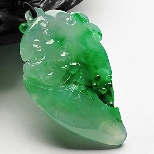 (超值推荐)冰种阳绿府中有龙挂件