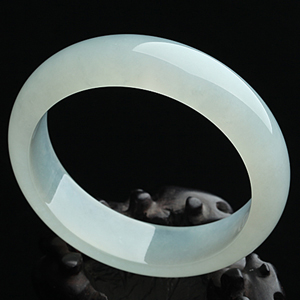 糯冰种淡晴水手镯（57.8mm）
