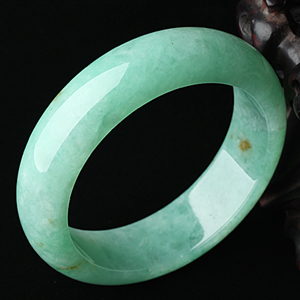 糯冰种豆色飘黄翡手镯（58.3mm）