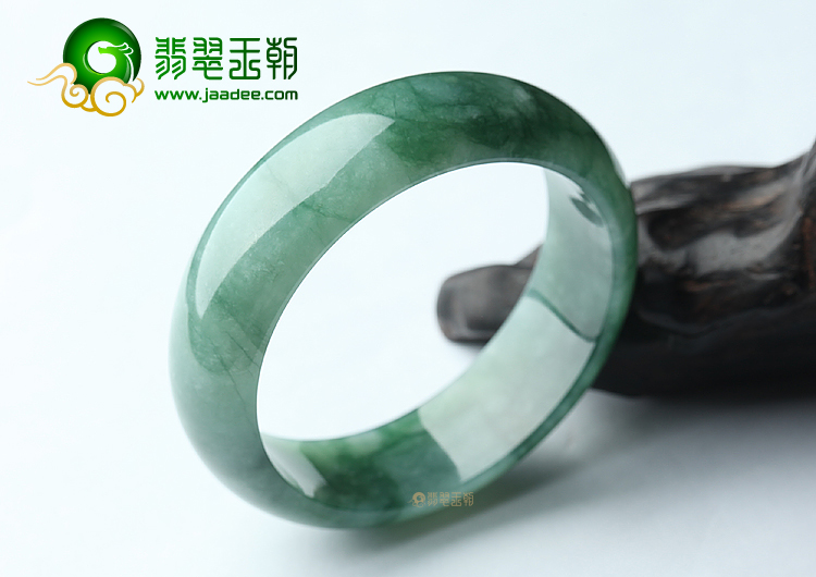 (超值推荐)糯冰种瓜皮绿手镯（57mm）