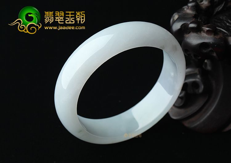 (超值推荐)糯冰种晴水略飘花手镯（57.4mm）