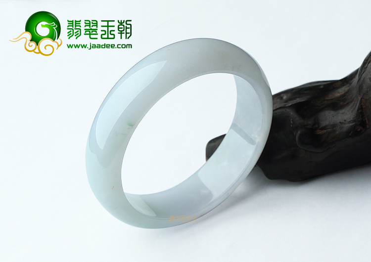 (超值推荐)糯冰种晴水略飘花手镯（57.4mm）