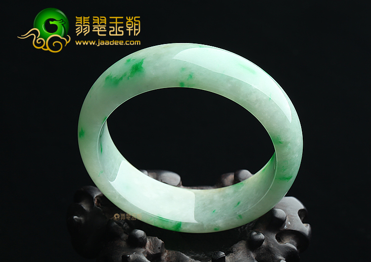 (超值推荐)糯冰种飘绿花手镯（55.3mm）