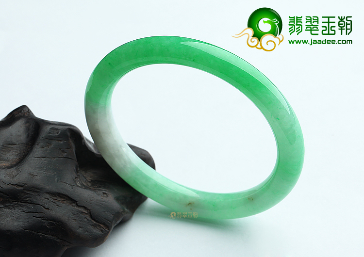 (超值推荐)糯冰种正阳绿圆条手镯（53.6mm）