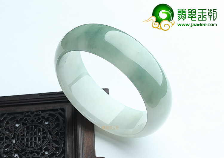 (超值推荐)糯冰种晴水略飘花手镯（55.1mm）