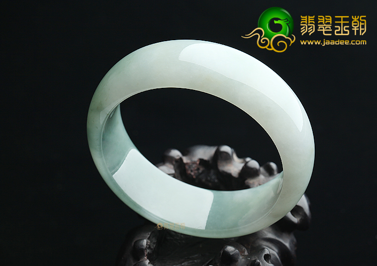 (超值推荐)糯冰种晴水略飘花手镯（55.1mm）