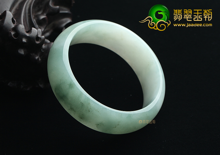 (超值推荐)糯冰种晴水略飘花手镯（55.1mm）