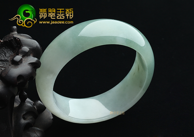 (超值推荐)糯冰种晴水略飘花手镯（55.1mm）