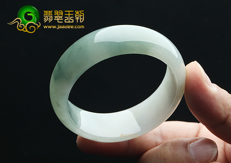 (超值推荐)糯冰种晴水略飘花手镯（55.1mm）
