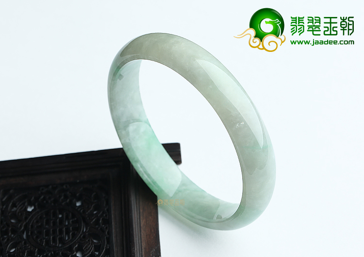 (超值推荐)糯冰种飘翠手镯（57.5mm）